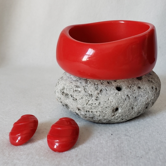 Vintage Cherry Red Wave Bangle and Earrings Set - Picture 16 of 16
